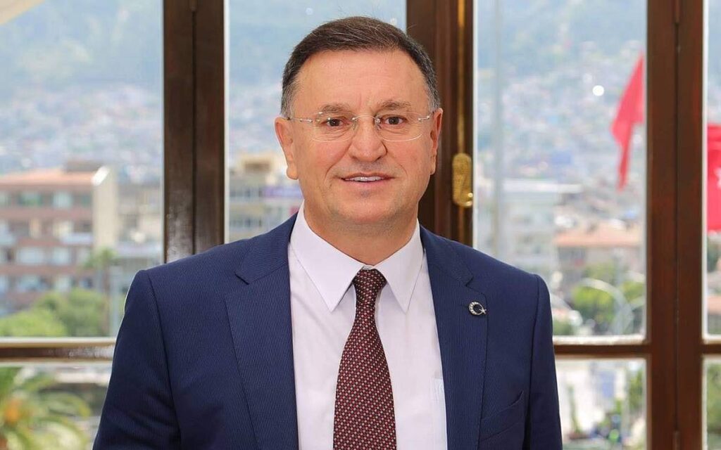Lütfü Savaş Kimdir?