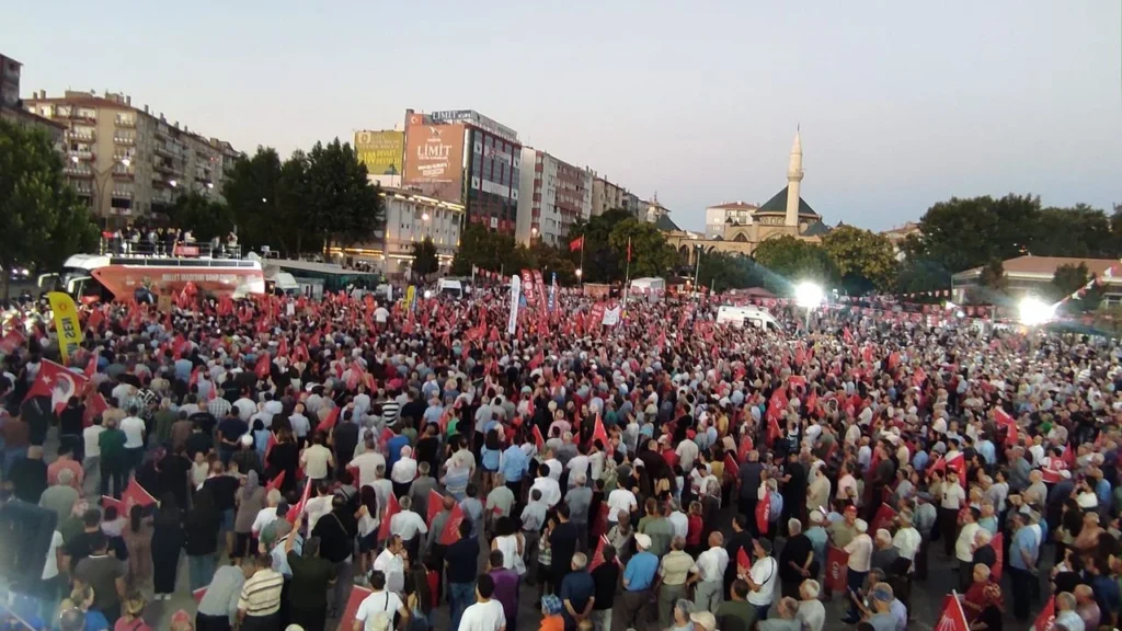 Millet İradesine Sahip Çıkıyor